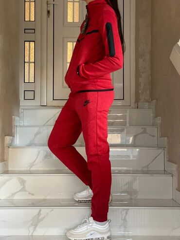 Trenerke: S-Xl. L — 9