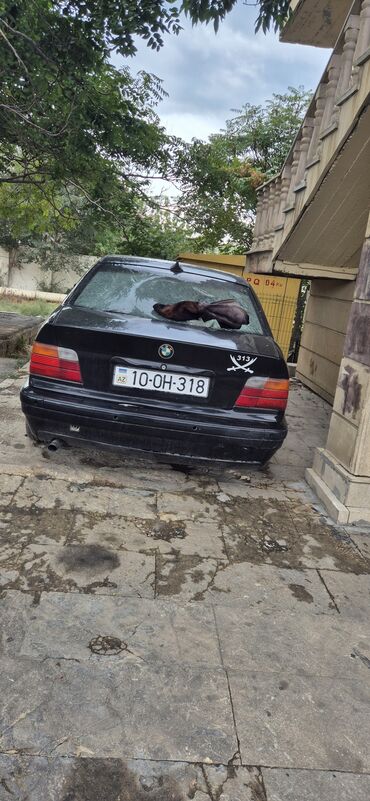 Ehtiyat hissələri: BMW 3 Series E36 sedan, qara rəng. - Arxa ötürücülü, 4 qapı. - Arxa