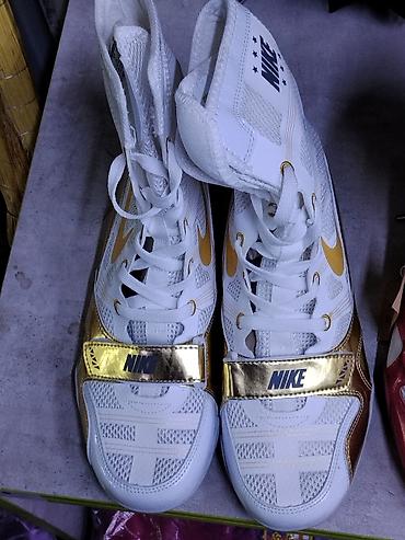 Высокие кроссовки Nike, белые с золотистыми акцентами. - Верх
