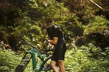 Oprema za bicikliste: DRES FORCE KRATKI RUKAV, CRNA-ZLATNA | Dres je dizajniran za vozače — 10