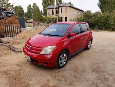 ижара машина: Toyota ist: 2002 г., 1.3 л, Автомат, Бензин, Хетчбек