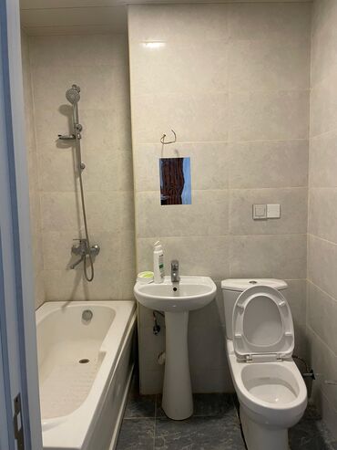 Uzunmüddətli kirayə mənzillər: Kırayə Mıda 2 hovsan 4 otaq əşyalı 500 əşyasız 400 — 4