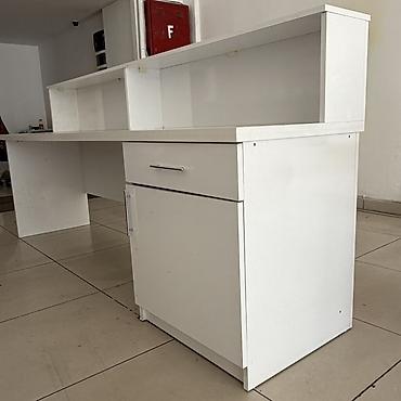 Офисная мебель на заказ: Ağ rəngli resepsiyon/administrator masası - Material: laminat/MDFlam — 2