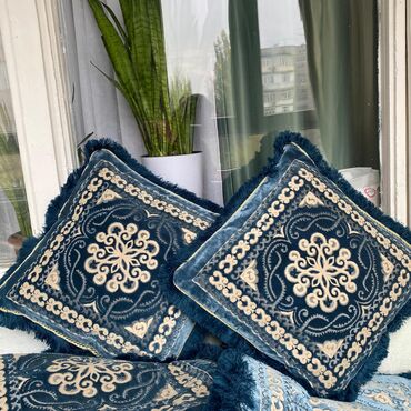 мадонна посуда цена: Продается подушки Мадонна(новые) 8шт по 450с (общий 3600с)