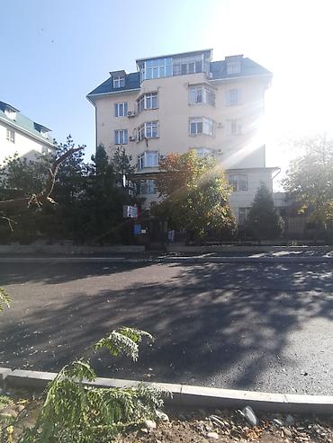 Коммерциялык мүлк: Кеңселерди сатуу 275 м², Ремонту бар, Көп кабаттуу имарат, 1 кабат — 2