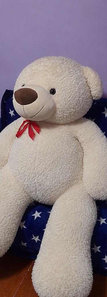 it yumsaq oyuncaqlar: 🧸 Böyük yumşaq ayı satılır — cəmi 55 AZN! Böyük, ağ rəngli, qırmızı — 3