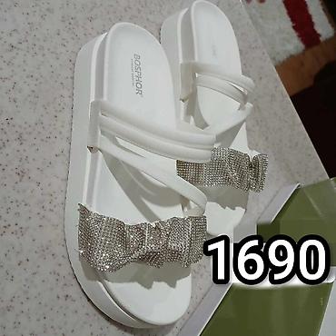 papuce sa masnom: Trendy zenske papuce NOVO! 36-41 Boja crna i bela 1690 din 🌹 Odmah — 1