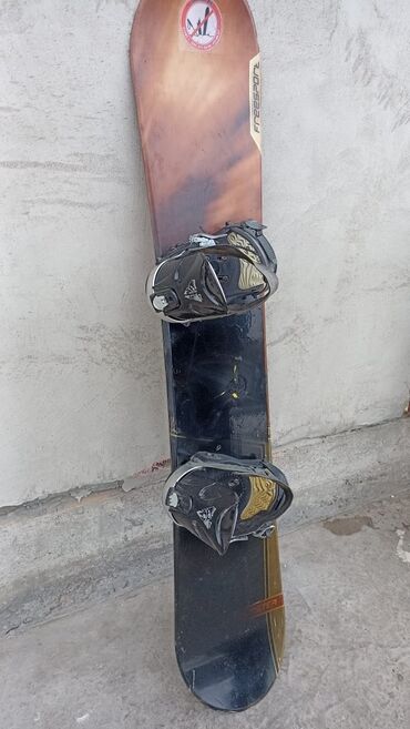 Сноуборды: Продаю сноуборд с креплениями в отличном состоянии размер 154см без