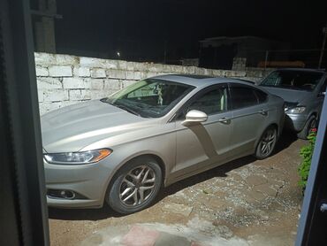 Ford: Ford Fusion SE sedan - Kuzov: 4 qapılı sedan, gümüşü rəng - Mühərrik — 3