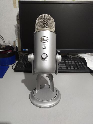 Микрофоны: Микрофон “Blue Yeti” работает отлично по корпусу есть царапины на
