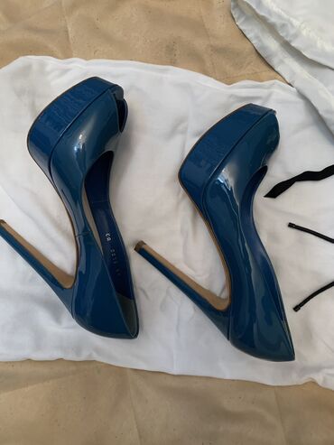 женские бежевые замшевые туфли: Туфли, Размер: 37, цвет - Синий, Б/у