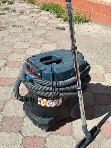 пылесос для химчистки авто: Продаю практически новый строительный пылесос Bosch Gas 35 L AFC