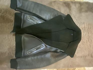 deri pencek: Kişi Üçün Xüsusiyyətlər: - Rəng: tünd yaşıl/qrafit. - Material — 2