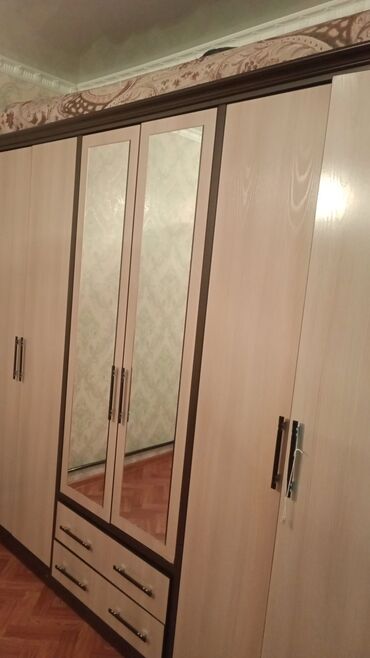 Долгосрочная аренда комнат: Сдается с подселением.1ком с балконом со всеми удобствами) за 18000с+ — 1