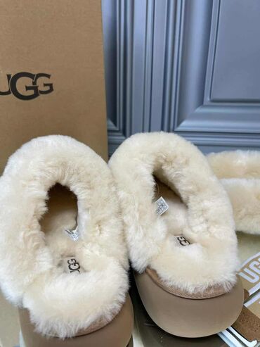 Ugg obuća: Bоја - Bež, 41 — 4