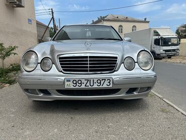 Mercedes-Benz E-Class: 2.4 l | 2000 il Sedan
