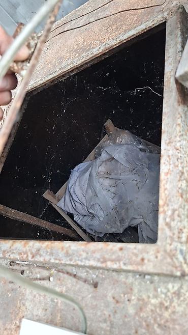 dəmir baklar: Metal konstruksiyalı, düzbucaqlı formalı çən. Üst hissəsində — 4
