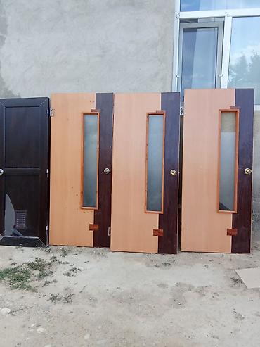 qapi ve pencere: Məişət və ofis məkanları üçün taxta qapılar dəsti. - Material — 2