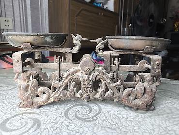 çəki daşı: Antik ikiqablı mexaniki tərəzi - Material: tökmə metal gövdə və metal — 1