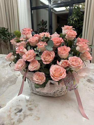 бесконечные розы: Продам свежие цветы 💐
Корзинка 2000 сом 
Букет маx 500 сом — 2