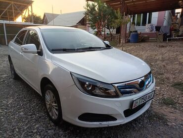 зимние шины на ниву 21214: Белый седан BYD F5 с черным кожаным салоном и автоматической коробкой