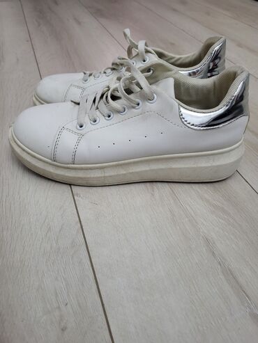 patike 97 cena: 39, color - White at lalafo.rs patike 97 cena: 39, color - White