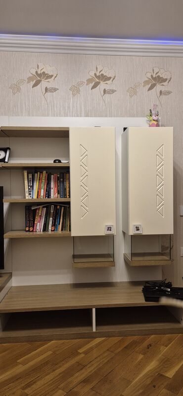 Ev üçün digər mebel: Düz TV altlığı, Polkalı, Laminat