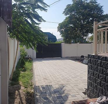 баткенский: 🏡 ПРОДАЁТСЯ 3-ЭТАЖНЫЙ КИРПИЧНЫЙ ДОМ! 🔥 💰 Цена: 440 000 $ 📍 Район — 5