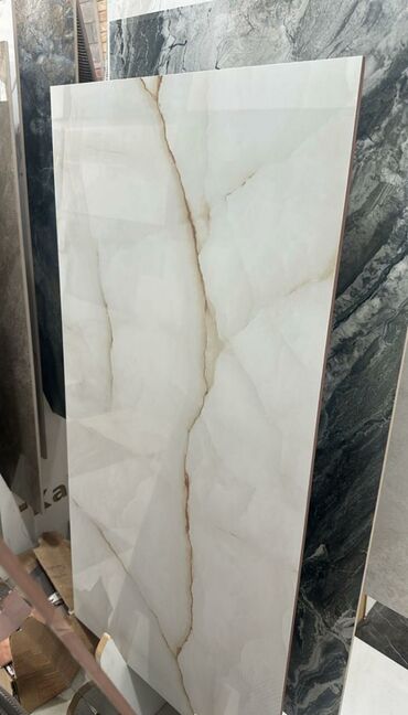 zal ucun oboylar 2022: Böyük ölçülü mərmər effektli keramika plitə - Üslub: Parlaq səthli