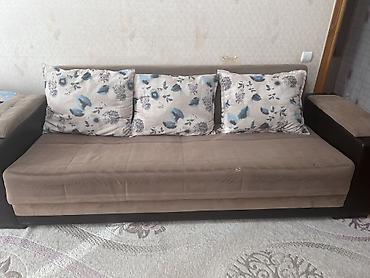 divan islenmis: Divan – yumşaq oturacaqlı, geniş və rahat model. - Rəng: açıq qəhvəyi — 1