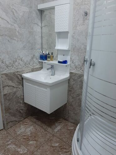 Həyət evləri və villaların satışı: Satılır: həyət evi - Ümumi görünüş: Hündür daş hasarla əhatələnmiş — 13