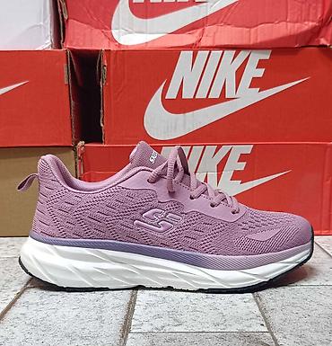 24 akcija: Skechers 
Brojevi od 36 do 41
Cena 3.300 din — 2