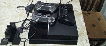 PS4 (Sony Playstation 4): PlayStation 4 İdeal vəziyyətdə. üzərində 3 ədəd orjinal joystick