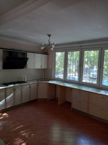 Ofislər: Gənclik metrosunun yaxınlığında yerləşən 125 kv sahəsi olan təmirli — 8