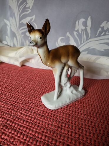 Ostali kućni dekor: Figura nova nemacka foreign 70,80te. Porcelanska figura,sve na njoj — 1