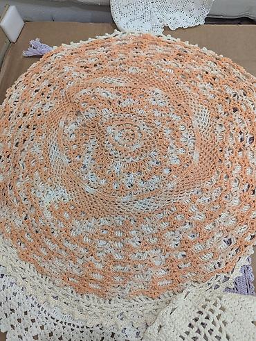 Другие предметы коллекционирования: Салфетки вязаные разные. 1ая из шерстяных ниток средняя. средние и — 5