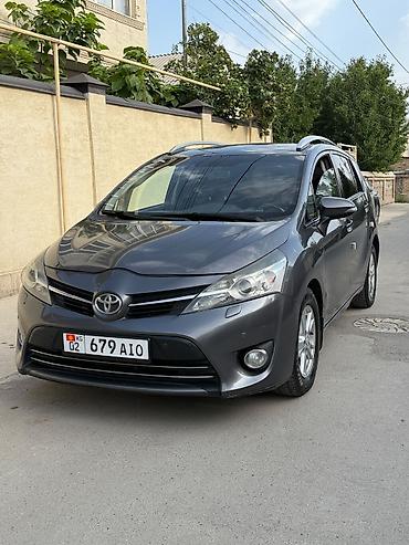 coroll: Toyota Verso: 2013 г., 1.8 л, Автомат, Бензин, Универсал — 3