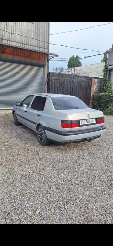 Volkswagen: Volkswagen Vento: 1994 г., 1.8 л, Автоматические, Бензин, Седан