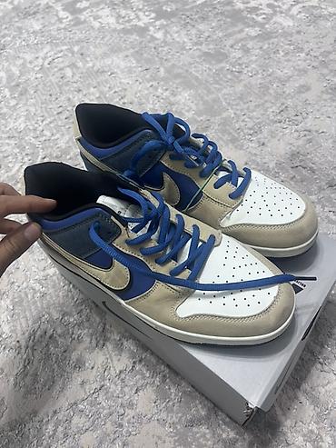 43: Кроссовки Nike SB Low

Размеры 42,43
По 2500с — 5