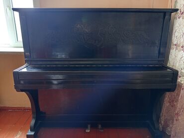işlənmiş gitara: Antikvar piano satılır. Ukraina Cerniqiv.Maştağa 128məktəbin yanı