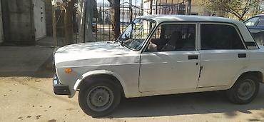 w202 kardan: VAZ 2107, ağ rəng, sedan kuzov. Texniki xüsusiyyətlər: - Sürətlər — 2