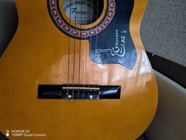 İdman və hobbi: Salam clasik gitar normal vezyetde problemi yoxdu sadece yeni akustik