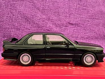 Figurice i makete: BMW M3 E30 "Kocka" 1:24 BLACK NOVO! Model BMW serije 3 na lalafo.rs — 7 Figurice i makete: BMW M3 E30 "Kocka" 1:24 BLACK NOVO! Model BMW serije 3 — 7