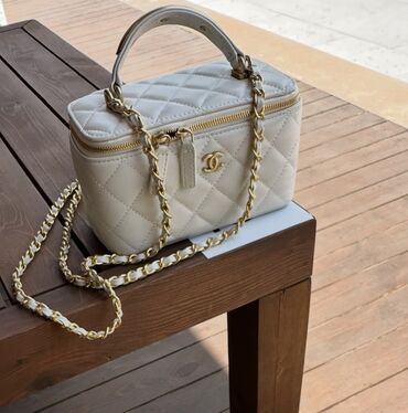 qadın cantası: Çiyin çantası, Chanel, Yeni