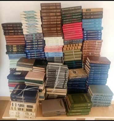 Digər kitablar və jurnallar: Sovet vaxtınan kitablar satılır rus dilində. Əla vəziyyətdədir