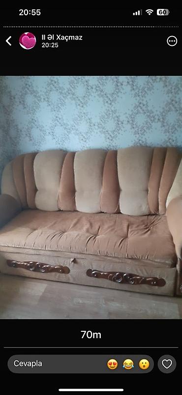 mebeller qiymetleri ile: Qəhvəyi-bej rəng çalarlarında 3 nəfərlik yumşaq divan. Yüksək bel — 1