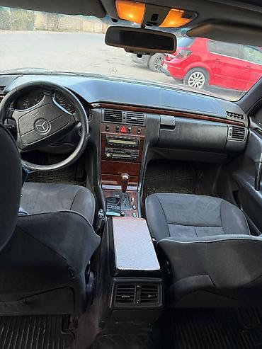 w210 amg: Mercedes-Benz E-Class: 2.3 l | 1996 il Sedan — 5
