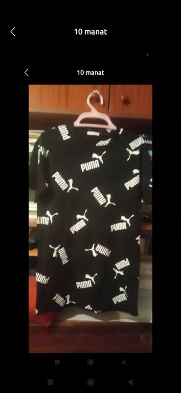 yun şal: Qadın geyimləri və bir kişi T-shirtü - Qara kişi T-shirtü: üzərində