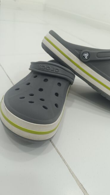 бордовые мужские мокасины: Məhsul: Crocs Classic Clog (orijinal dizayn) - Rəng: Tünd boz üstlük