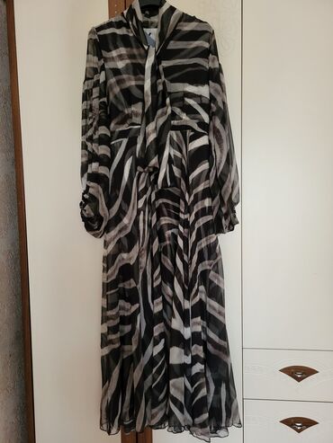 черное шифоновое платье: Вечернее платье, Длинная модель, Шифон, С рукавами, XL (EU 42)